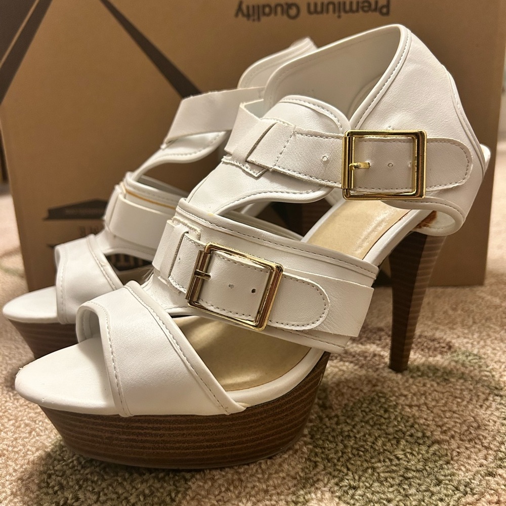 Mossimo white summer heels 9.5